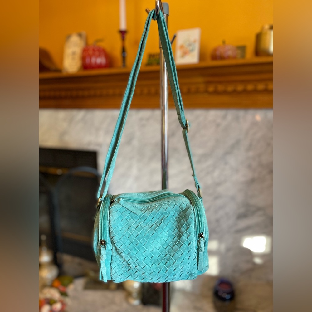 Forever 21 crossbody bag. Mint green suede type roomy 3 separate zip pockets 💚
